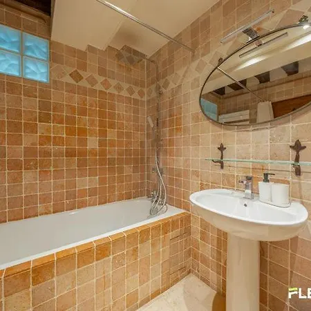Spacious T3 In The Heart Of Le Marais 3rd Apartment *
