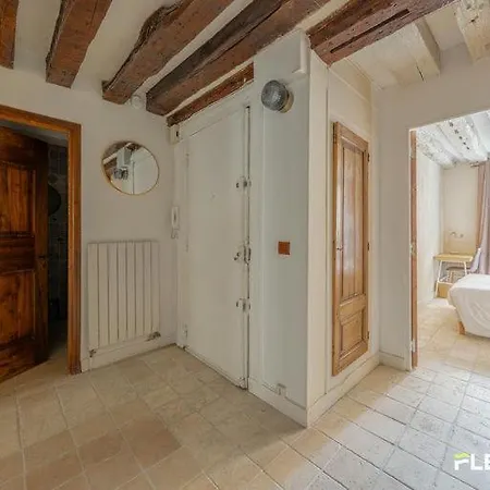 Spacious T3 In The Heart Of Le Marais 3rd Apartment